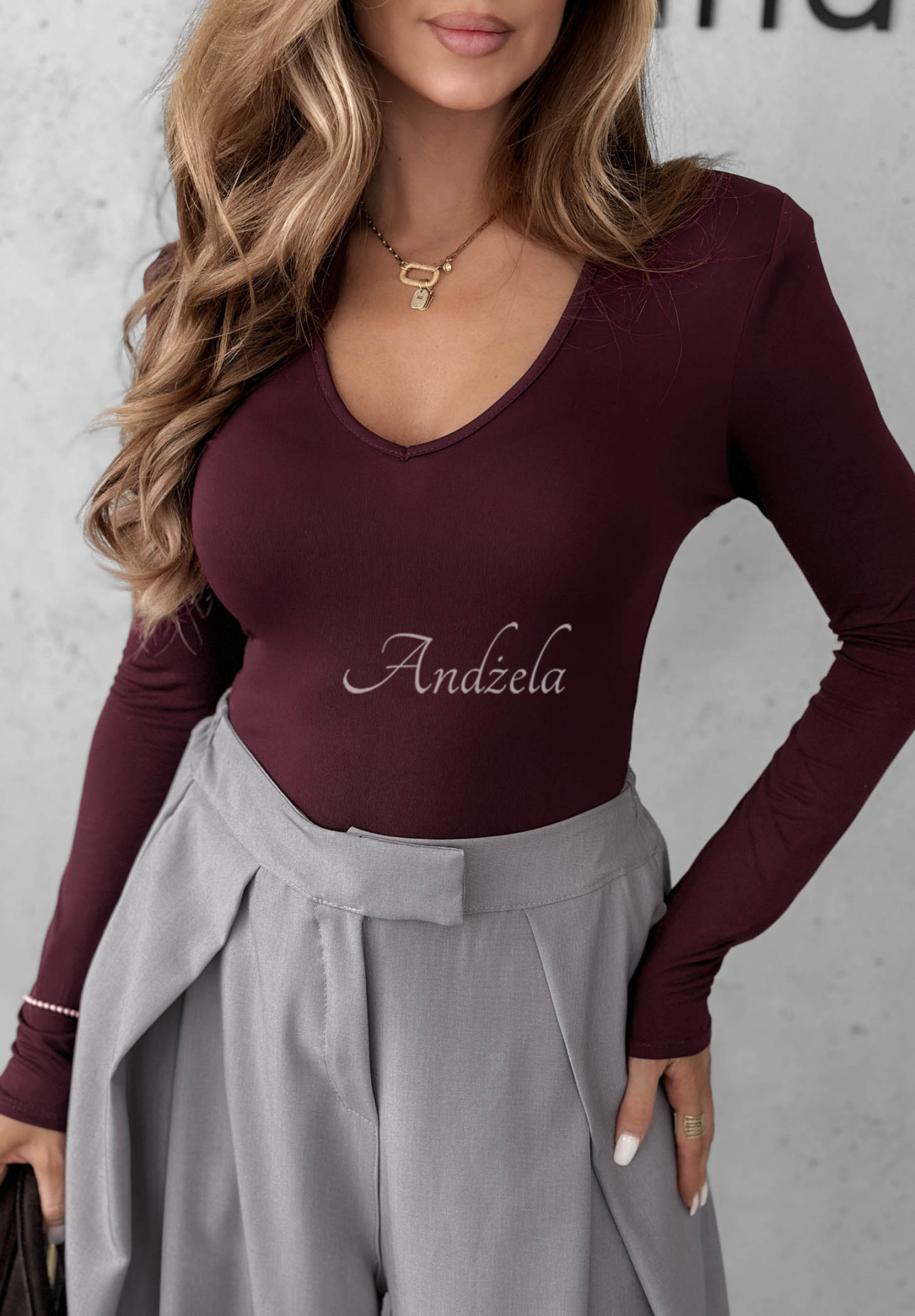 Bluză cu mânecă lungă și decolteu Main Girl burgundowa
