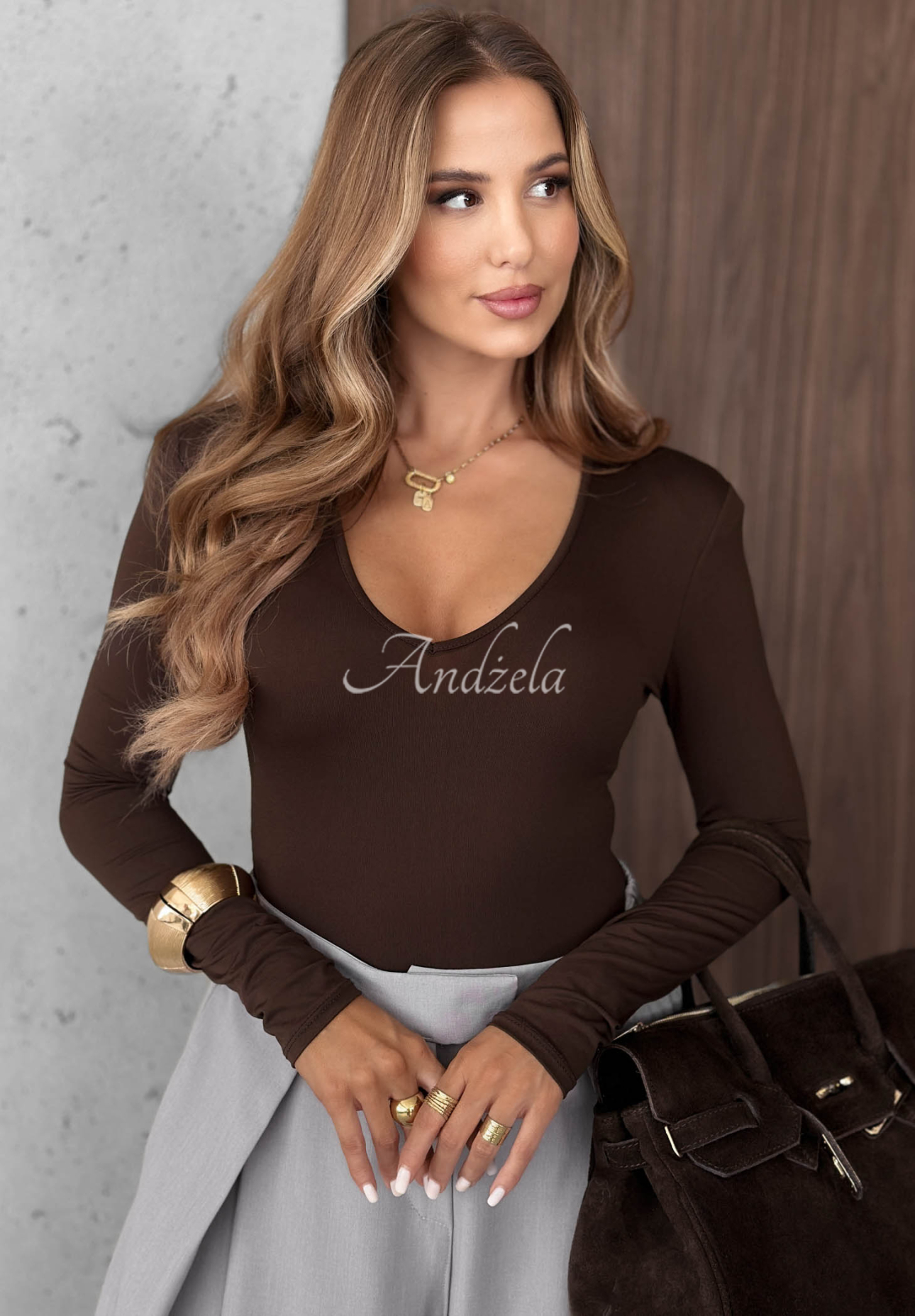 Bluză cu mânecă lungă și decolteu Main Girl ciocolatie