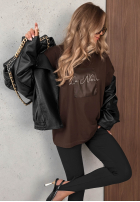 Tricou z ozdobną aplikacją This Happens burgundowy