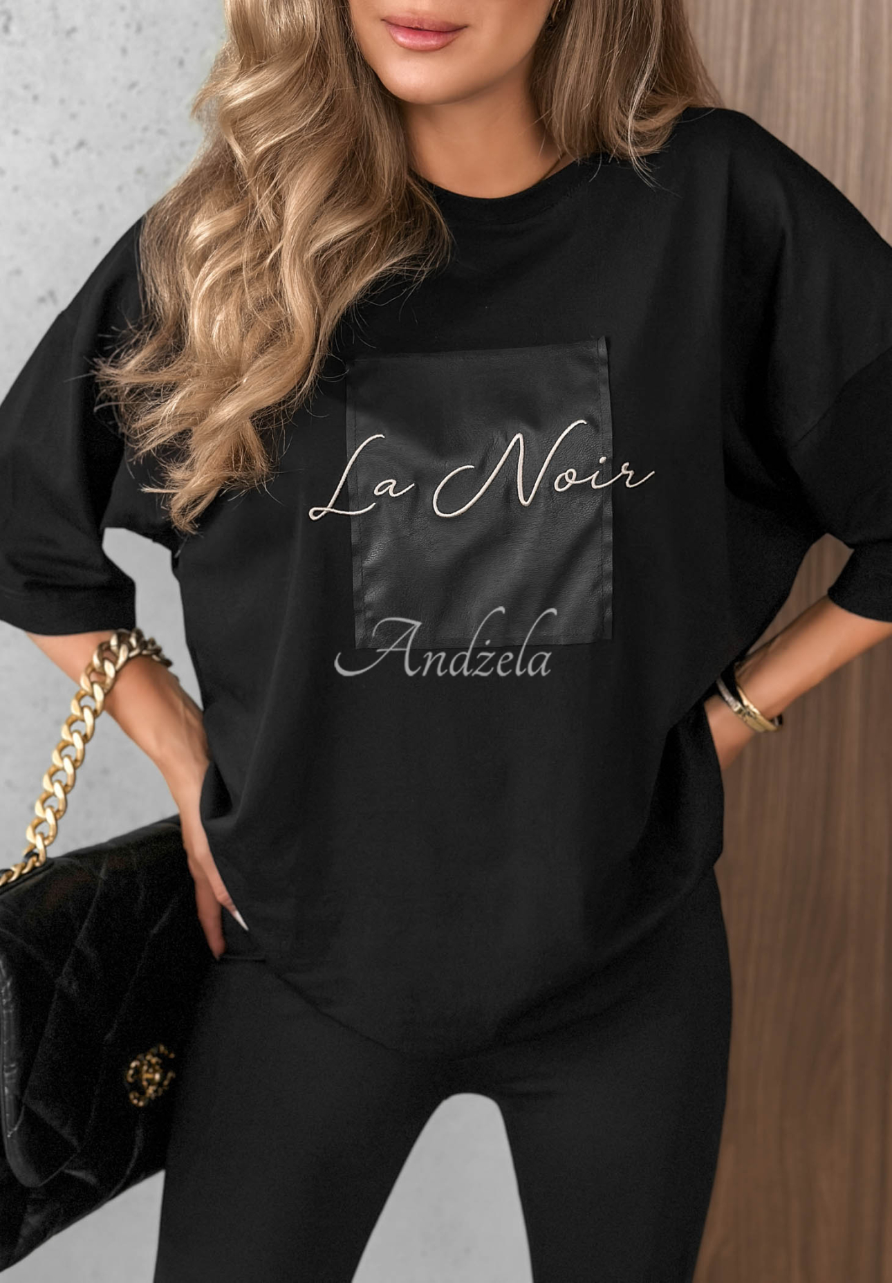 Tricou din bumbac cu aplicație decorativă This Happens