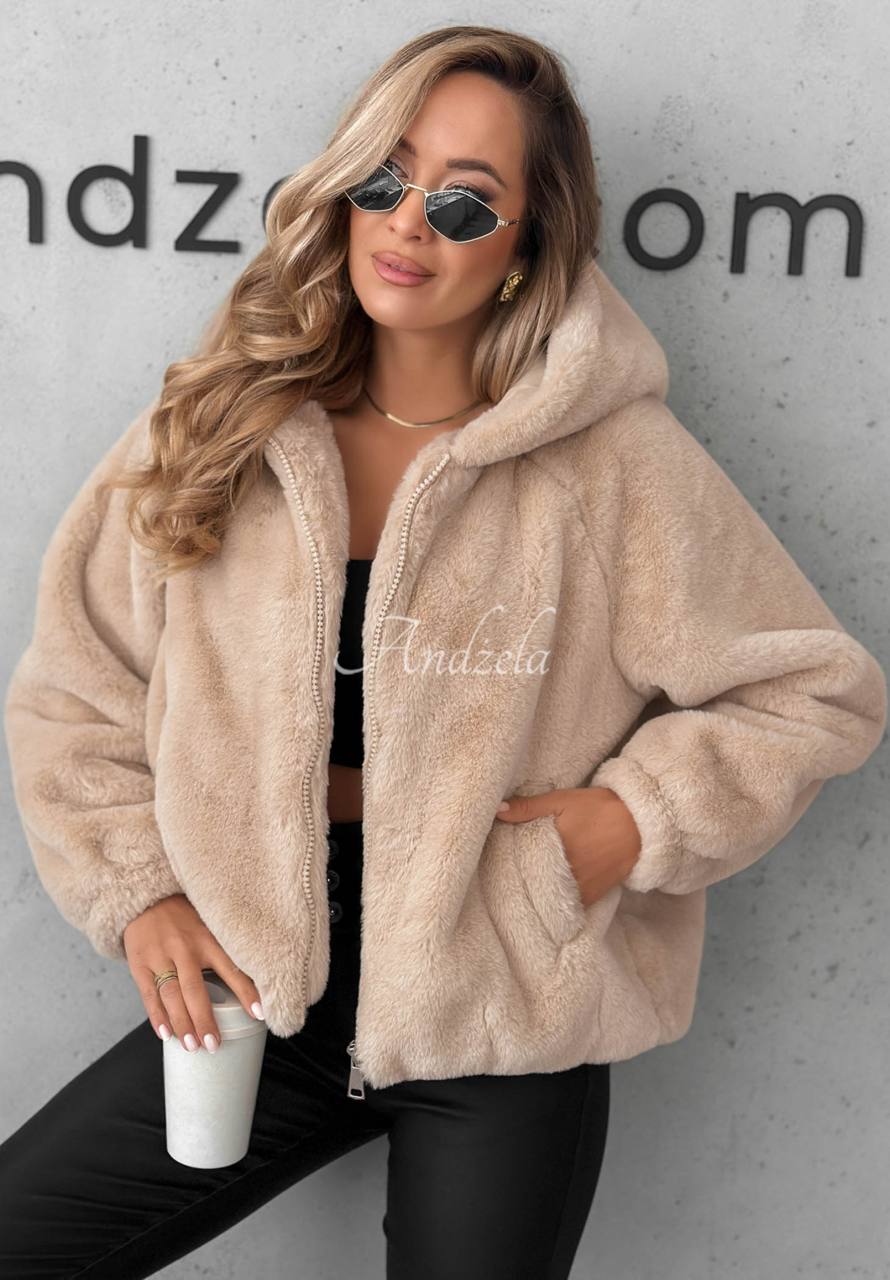 Geacă scurtă din blăniță cu glugă Fluffy Babe