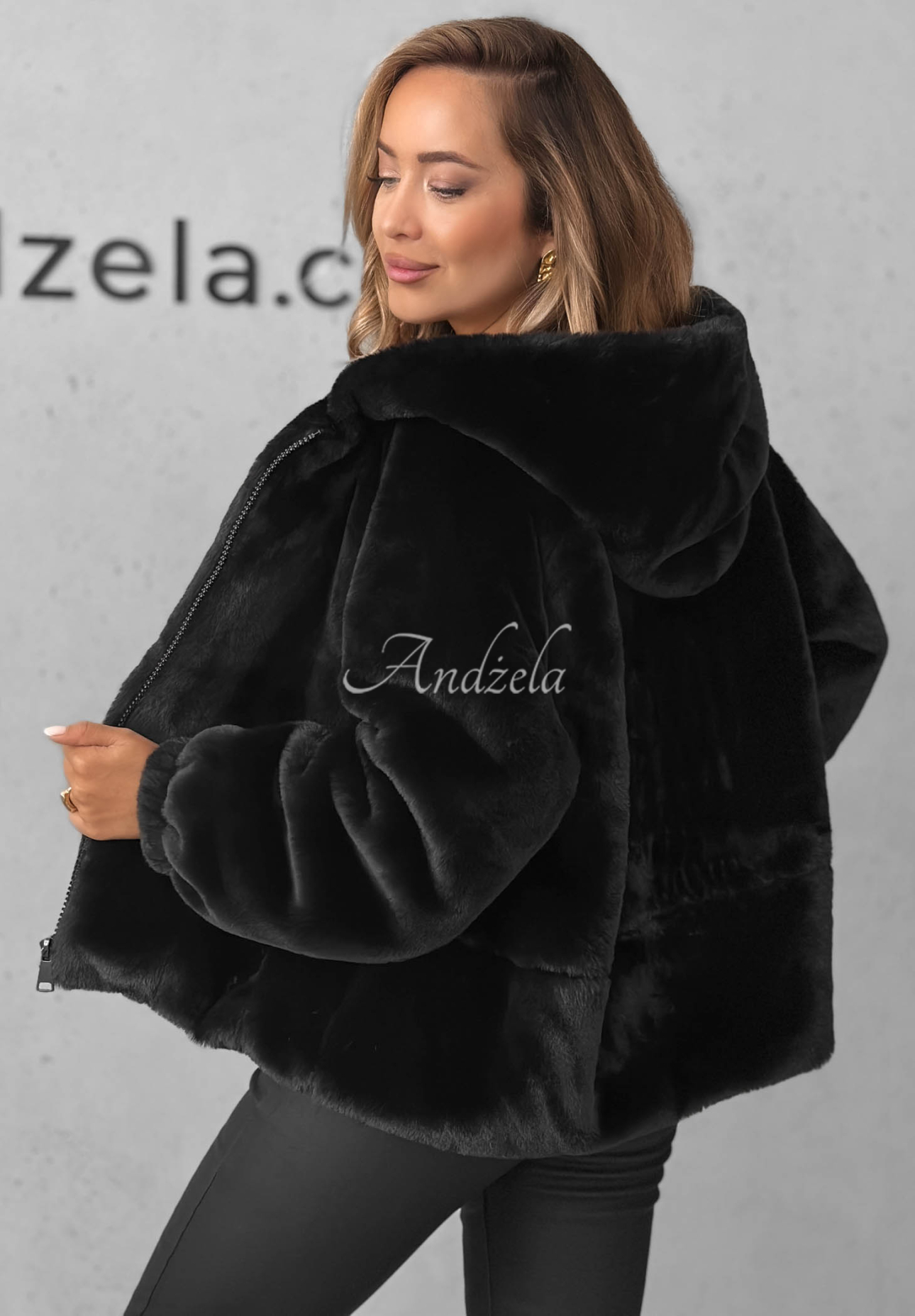 Geacă scurtă din blăniță cu glugă Fluffy Babe