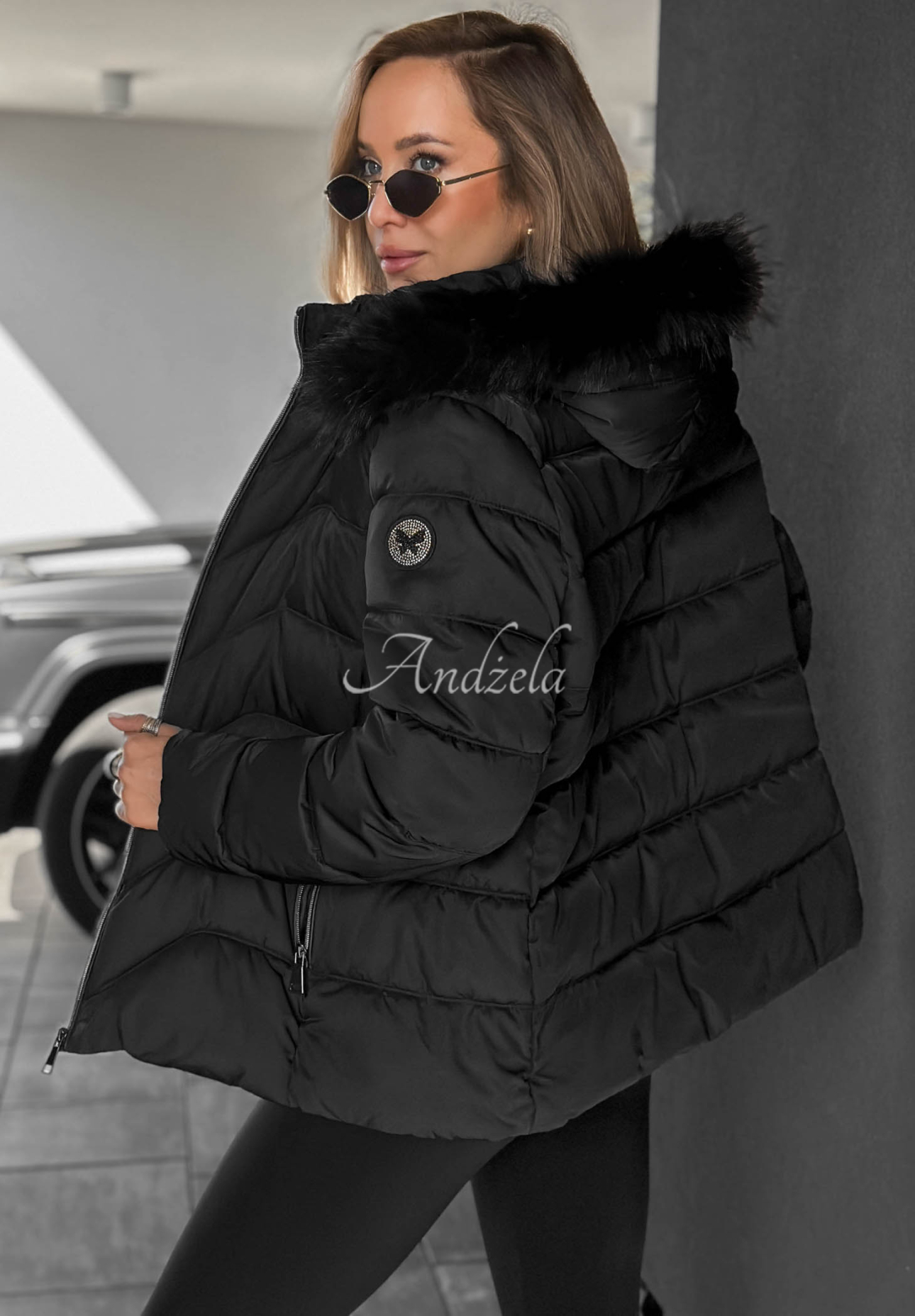 Geacă scurtă matlasată cu blăniță la glugă Frost Belle