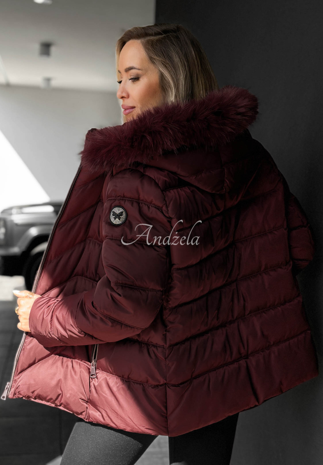 Geacă scurtă matlasată cu blăniță la glugă Frost Belle