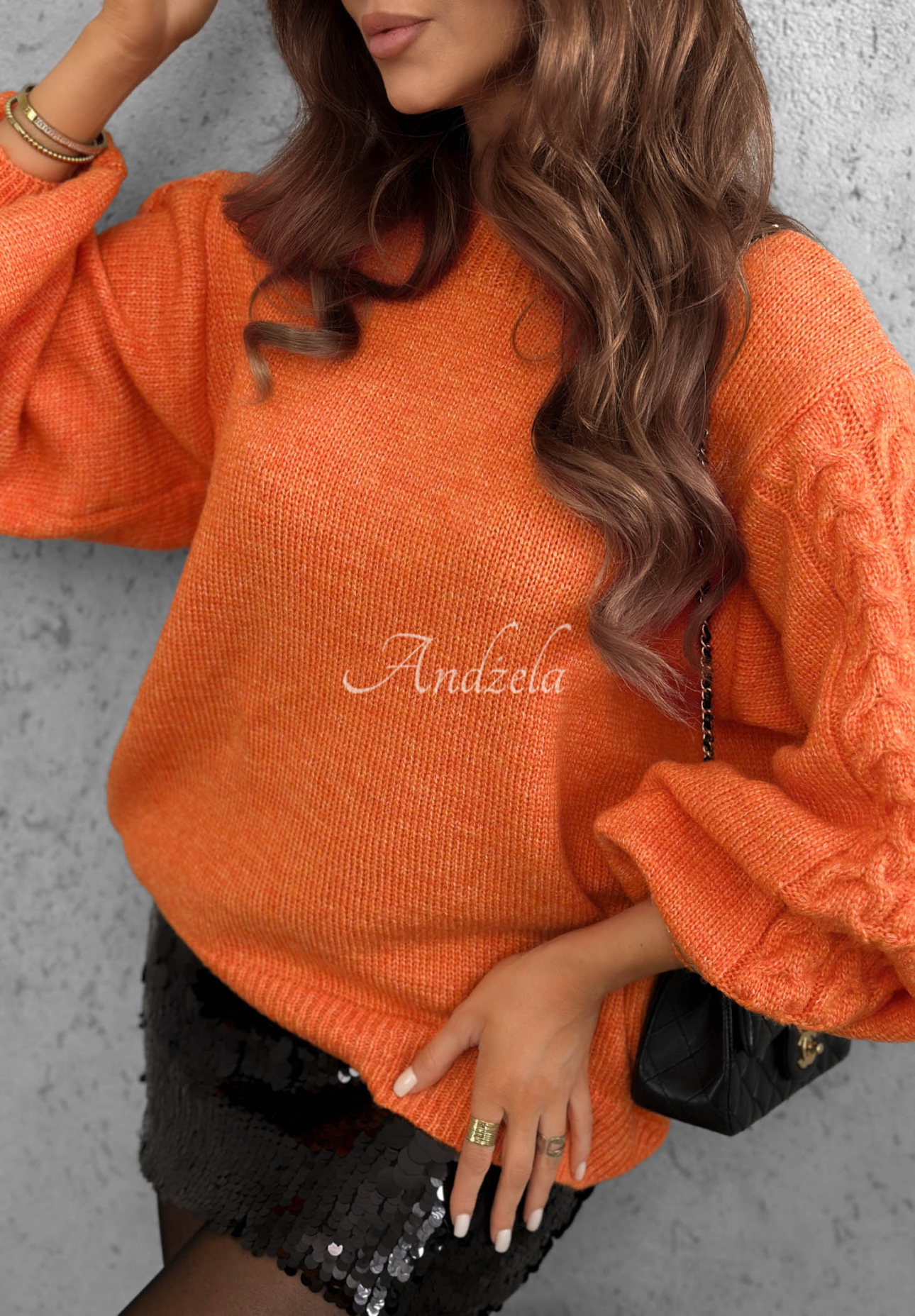 Sweter z wełną z ozdobnie plecionymi rękawami Comfort First