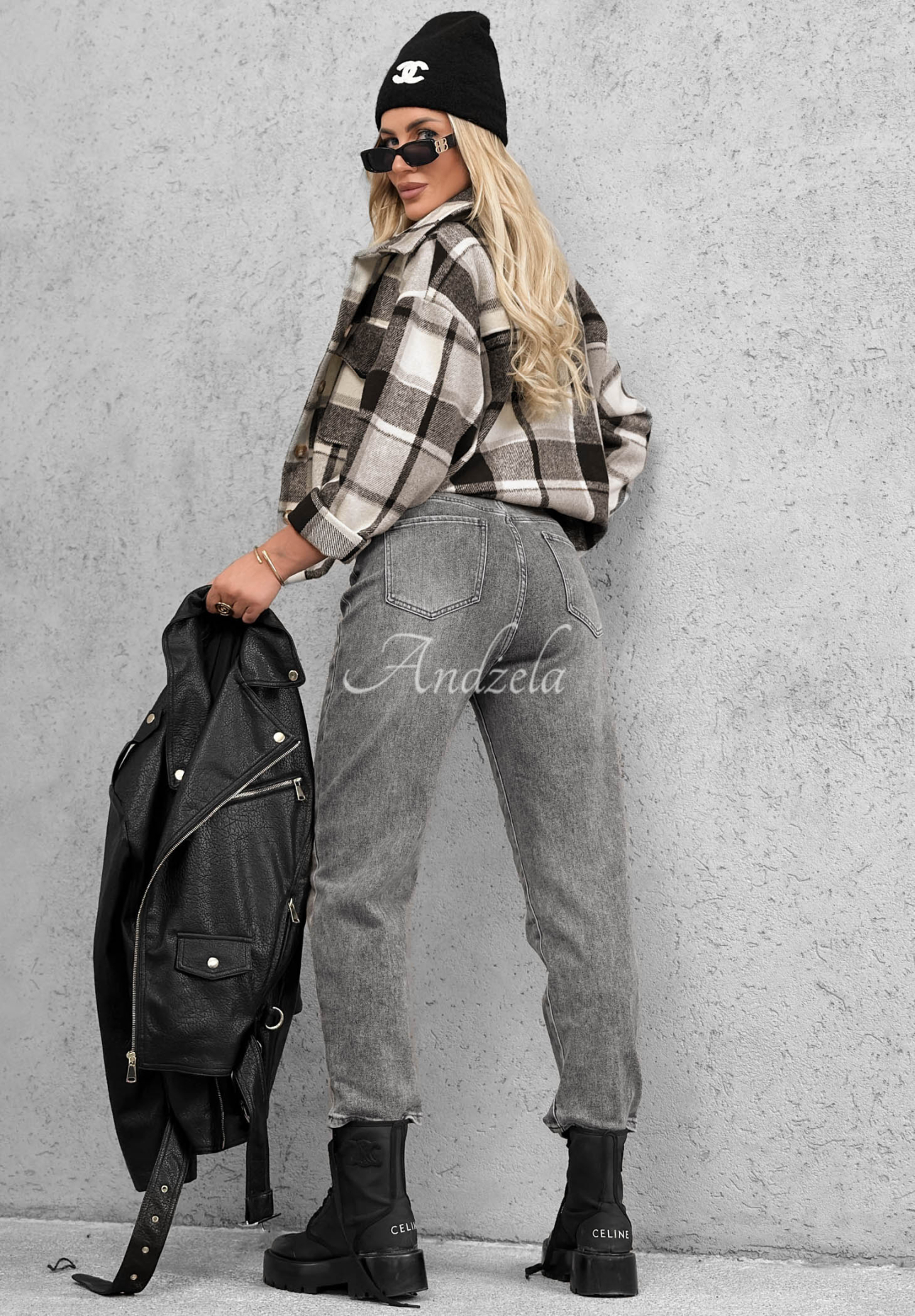 Blugi mom fit Quiet Days