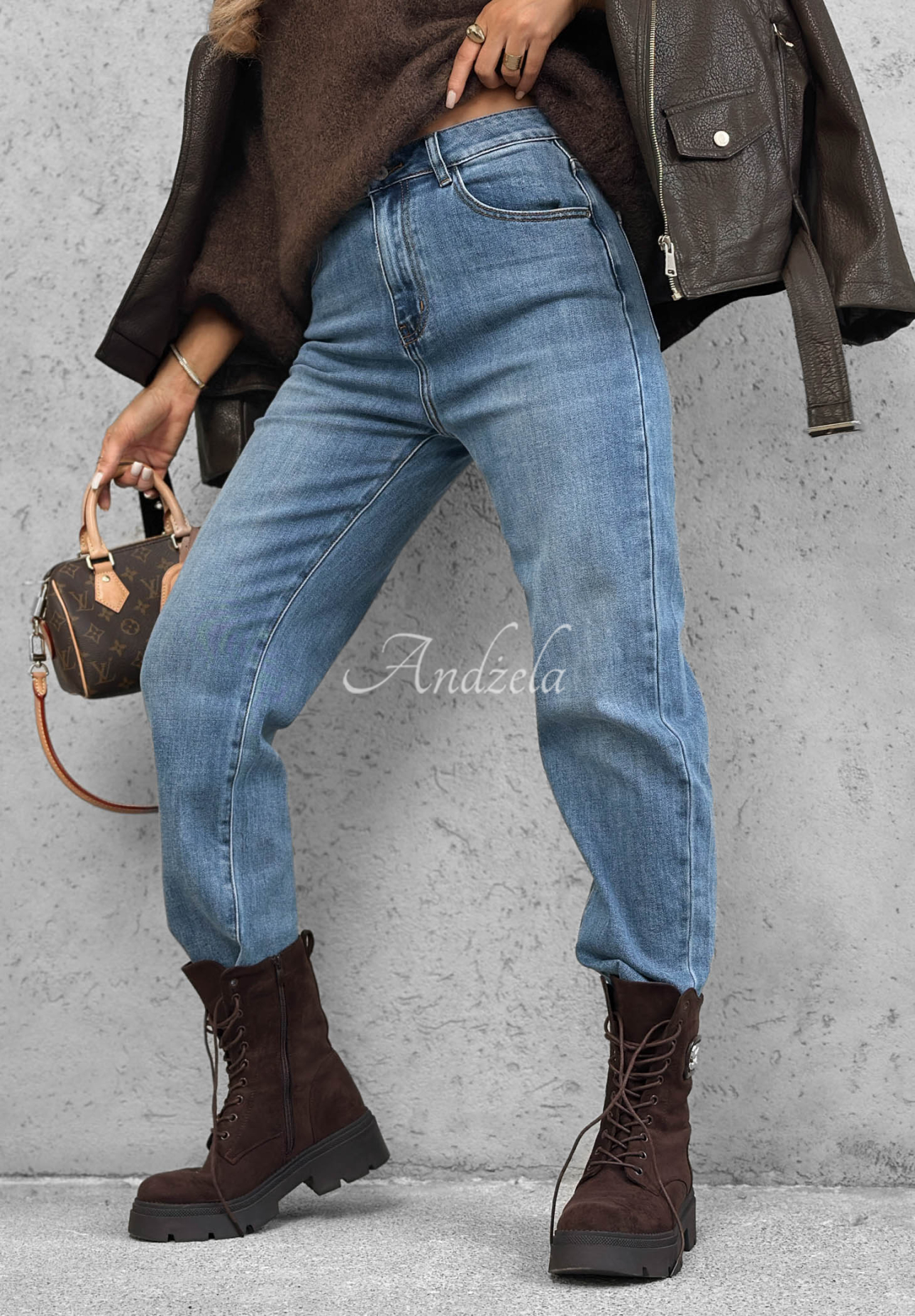 Blugi mom fit Quiet Days