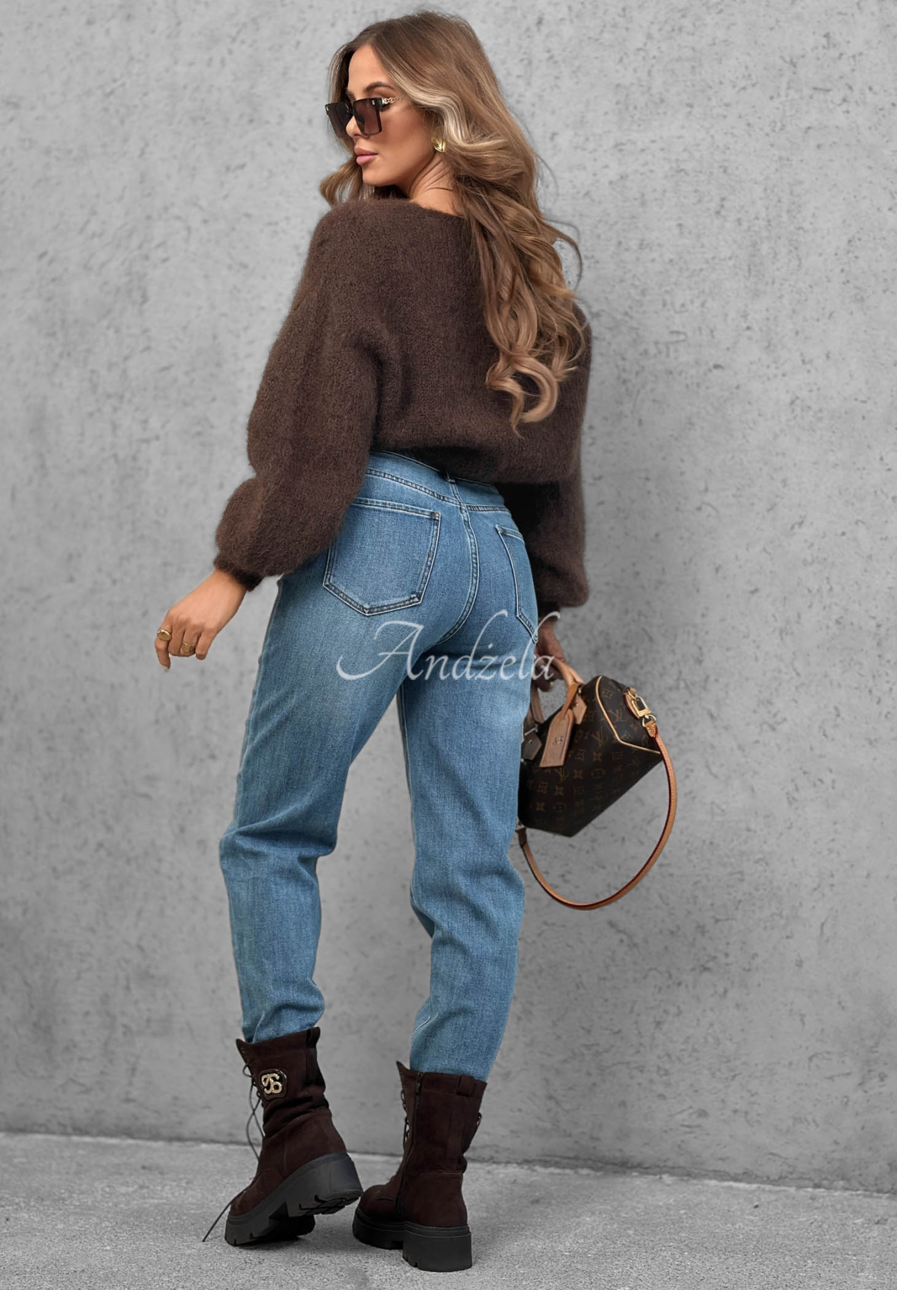 Blugi mom fit Quiet Days
