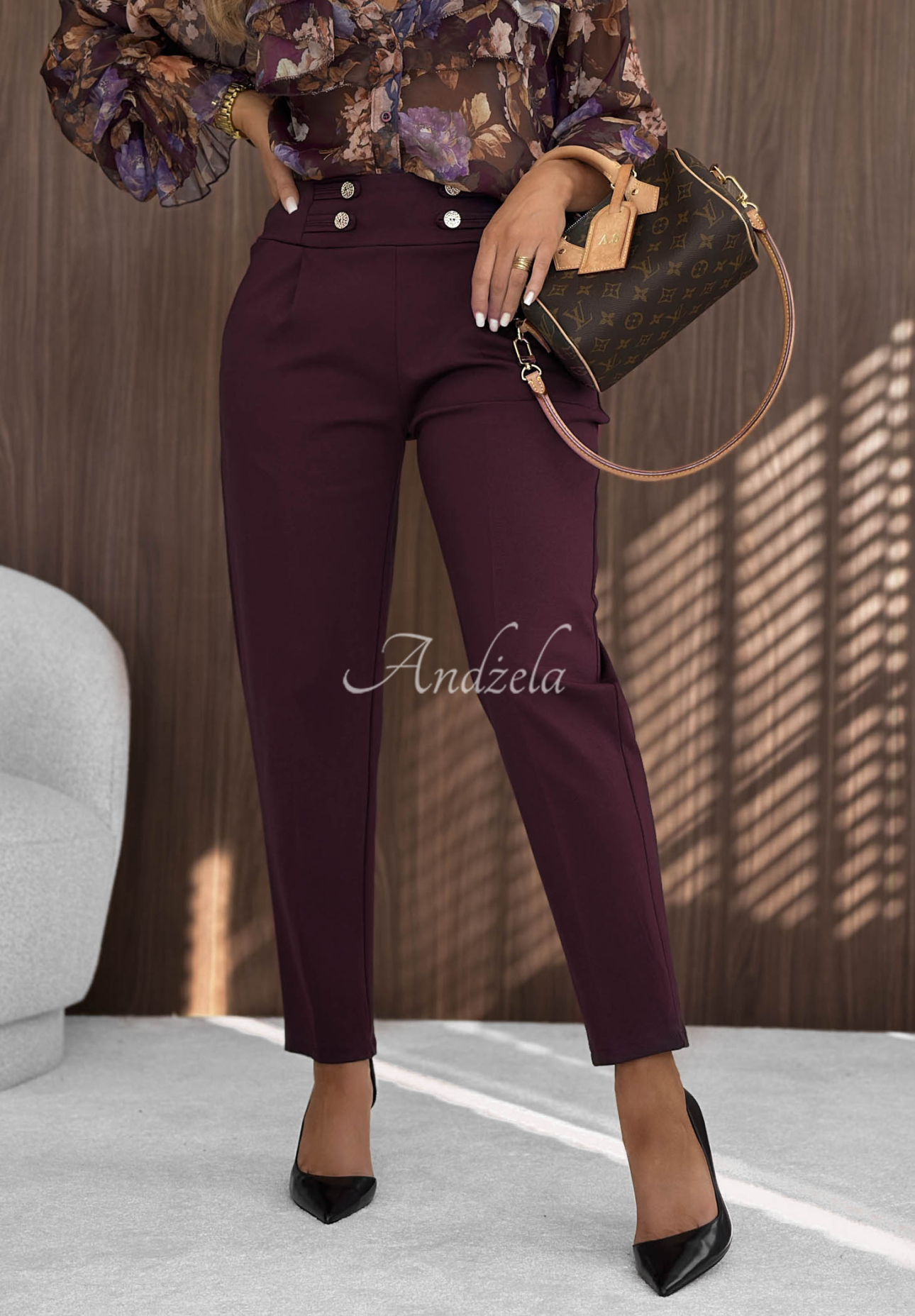 Pantaloni țigaretă din viscoză cu nasturi Gentle Elegance
