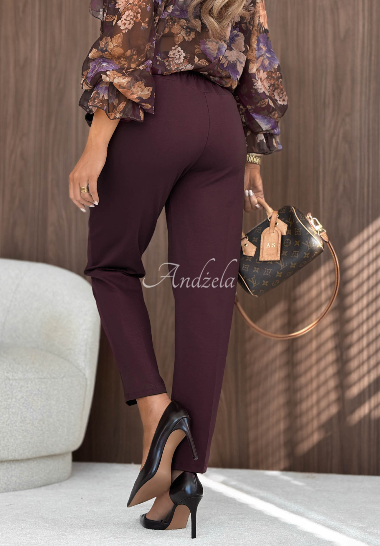 Pantaloni țigaretă din viscoză cu nasturi Gentle Elegance