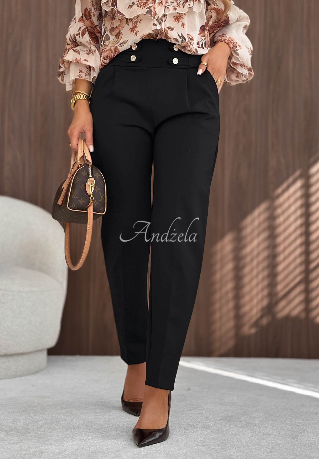 Pantaloni țigaretă din viscoză cu nasturi Gentle Elegance