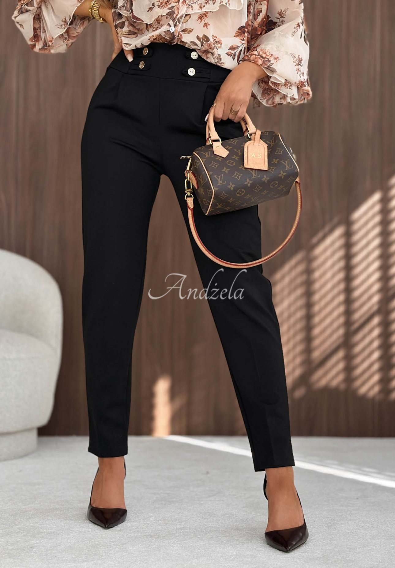 Pantaloni țigaretă din viscoză cu nasturi Gentle Elegance