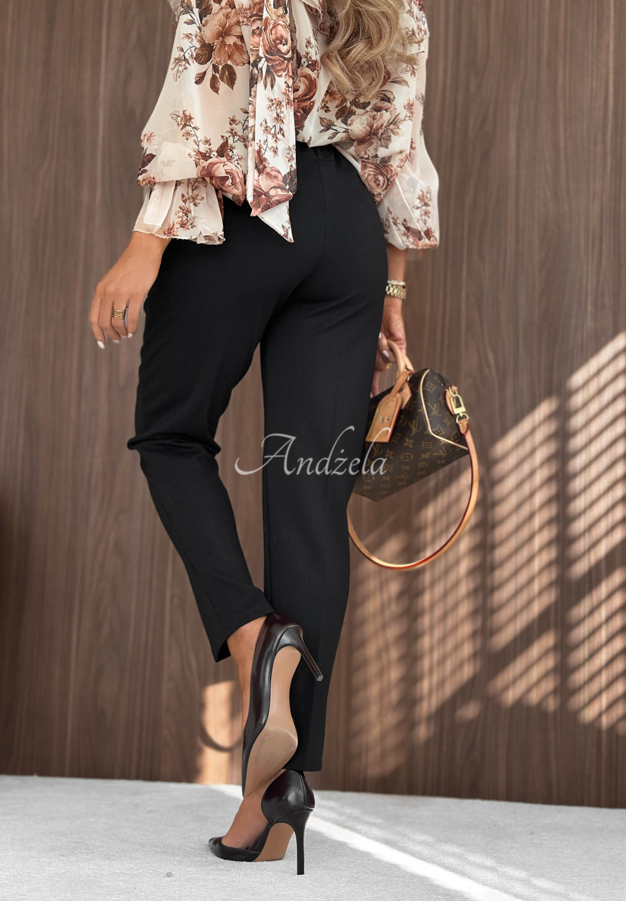 Pantaloni țigaretă din viscoză cu nasturi Gentle Elegance