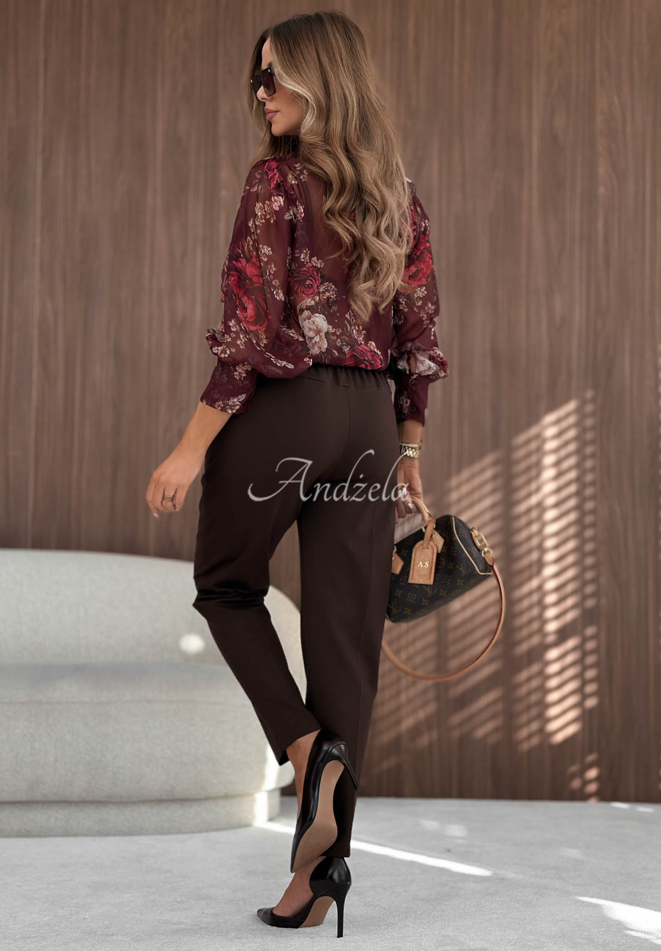 Pantaloni țigaretă din viscoză cu nasturi Gentle Elegance