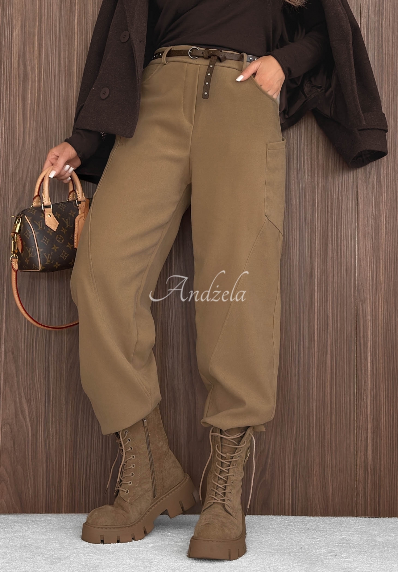 Pantaloni din material textil mom fit cu curea Lucky Fall