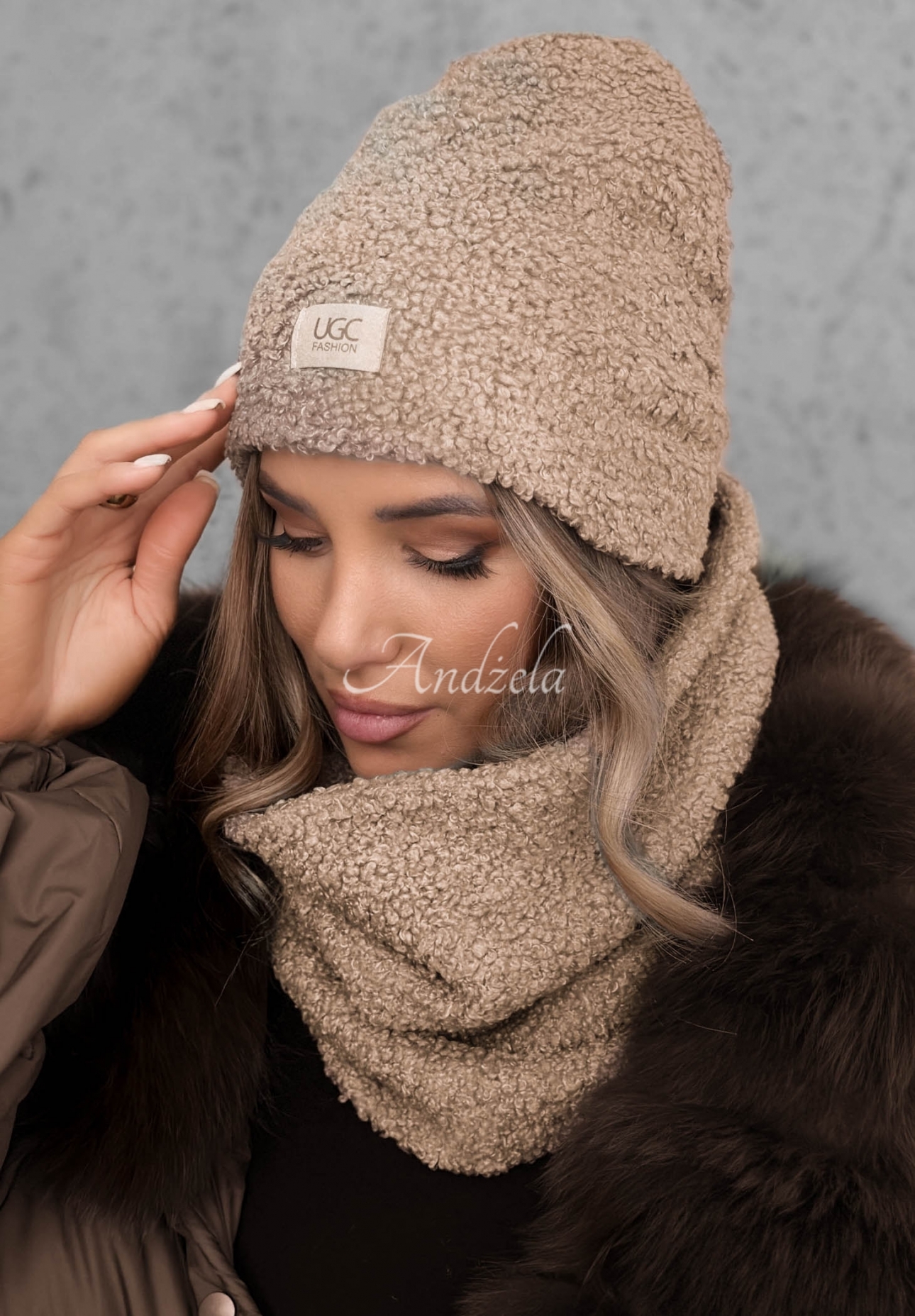 Set căciulă și guler tubular din imitație de lână de miel Winter Lady
