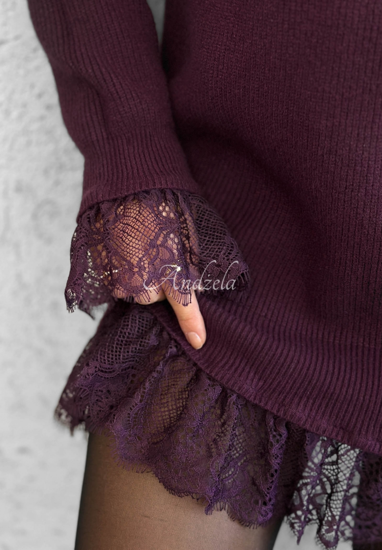Rochie-pulover din viscoză cu guler înalt și dantelă Autumn Spell