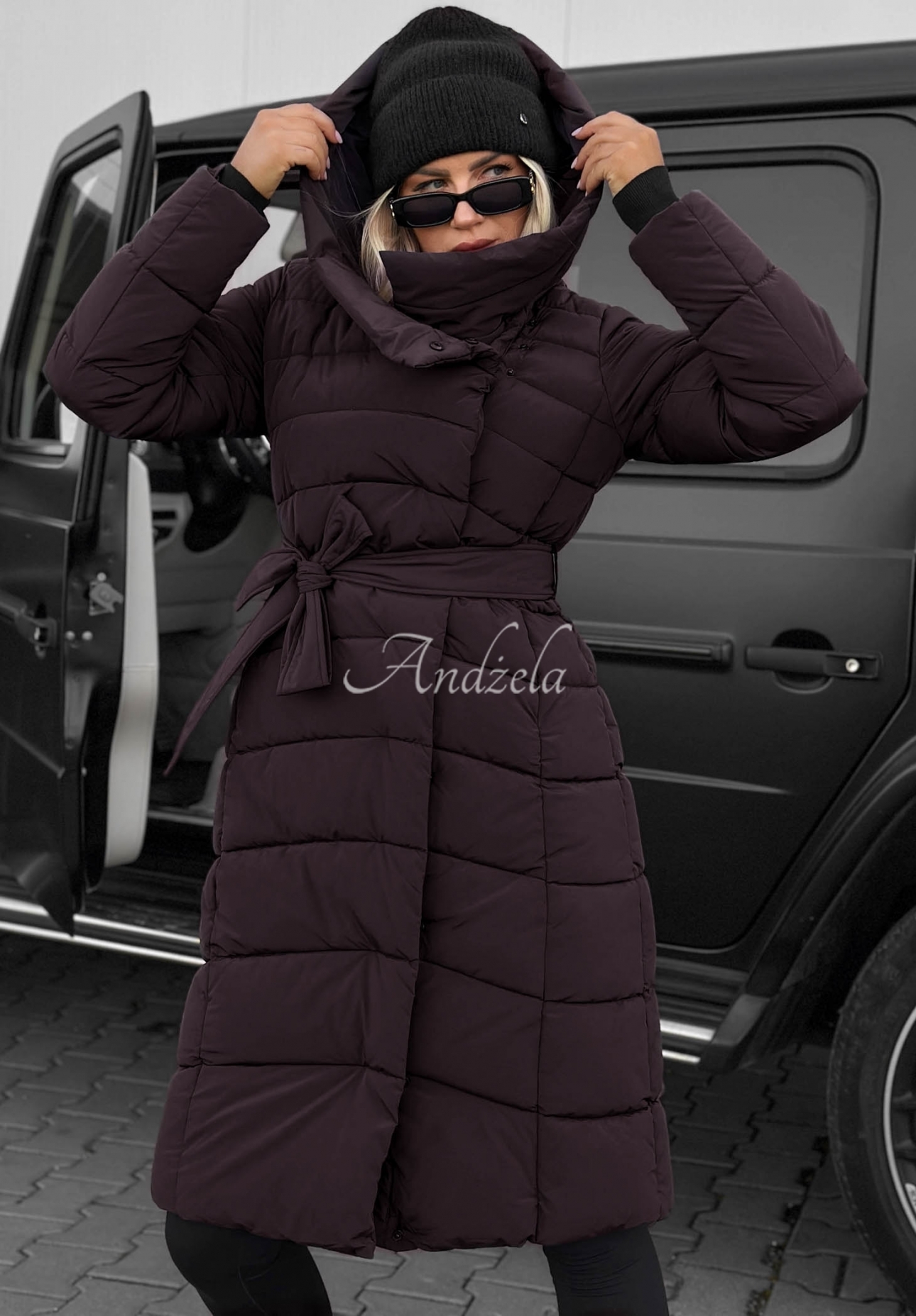 Geacă lungă matlasată cu glugă și curea Snow Empress
